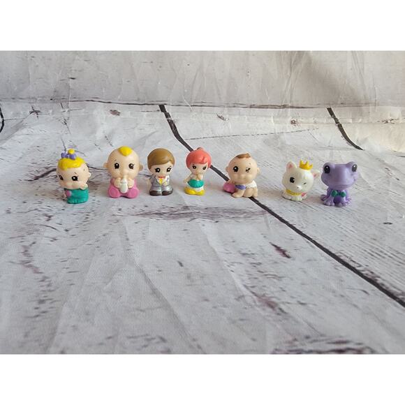 Lot of 7 Squinkies People and Animals - Picture 1 of 7